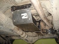 Osłona pochłaniacza oparów paliwa - producent umiescił go trochę niefortunnie, bez...