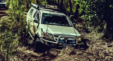 Bezpieczeństwo podczas jazdy w terenie: kluczowe zasady dla miłośników off-roadu