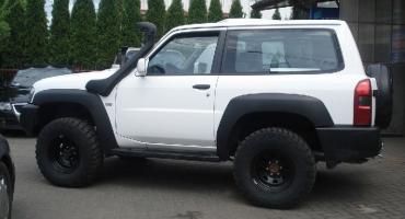 Nissan Patrol Y61 na poduszkach powietrznych